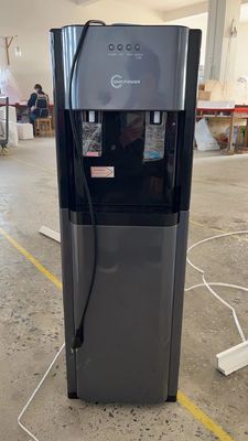 Kunststoffgehäuse Stehende automatische Warm- und Kaltboden-Ladebottle Wasserverteilgerät