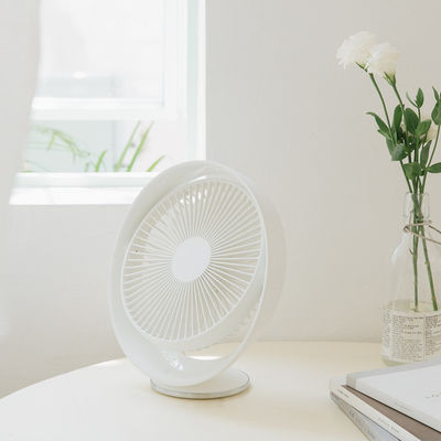 360-Grad-drehbares USB-Ladebett Mode Kühltischventilator mit 5 Drehbögen