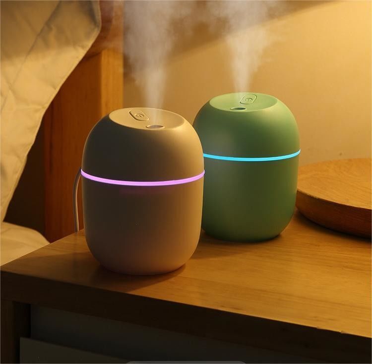 USB-RGB-Licht Mini-Auto-Wassertropfen-Aromatherapie-Luftbefeuchter für den Haushalt